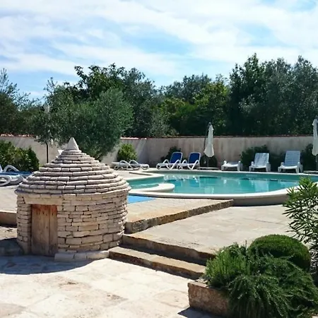 Oliva Apartman Peroj