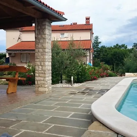 Oliva Apartment Peroj