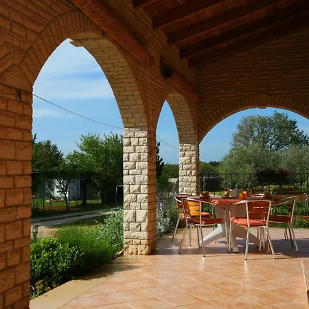 Oliva Apartment Peroj