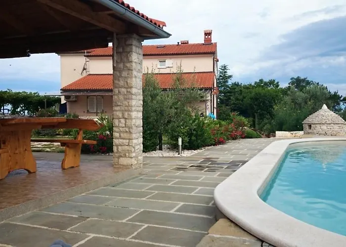 Oliva Apartment Peroj